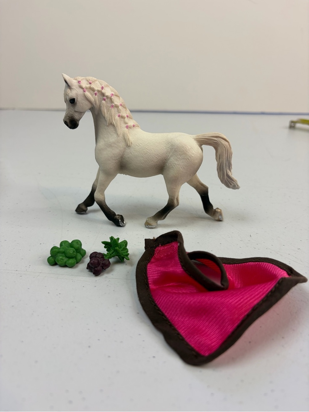 Schleich WHITE ARABIAN MARE Horse 13761 Animal figure 2013 Retired Horse Club